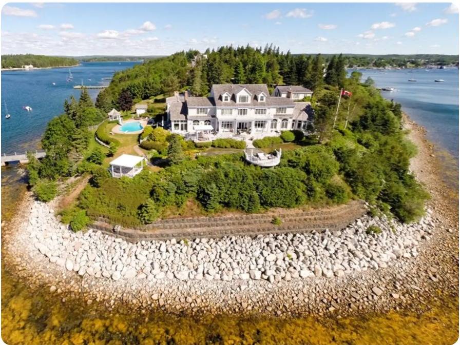 most expensive airbnb in Canada-2